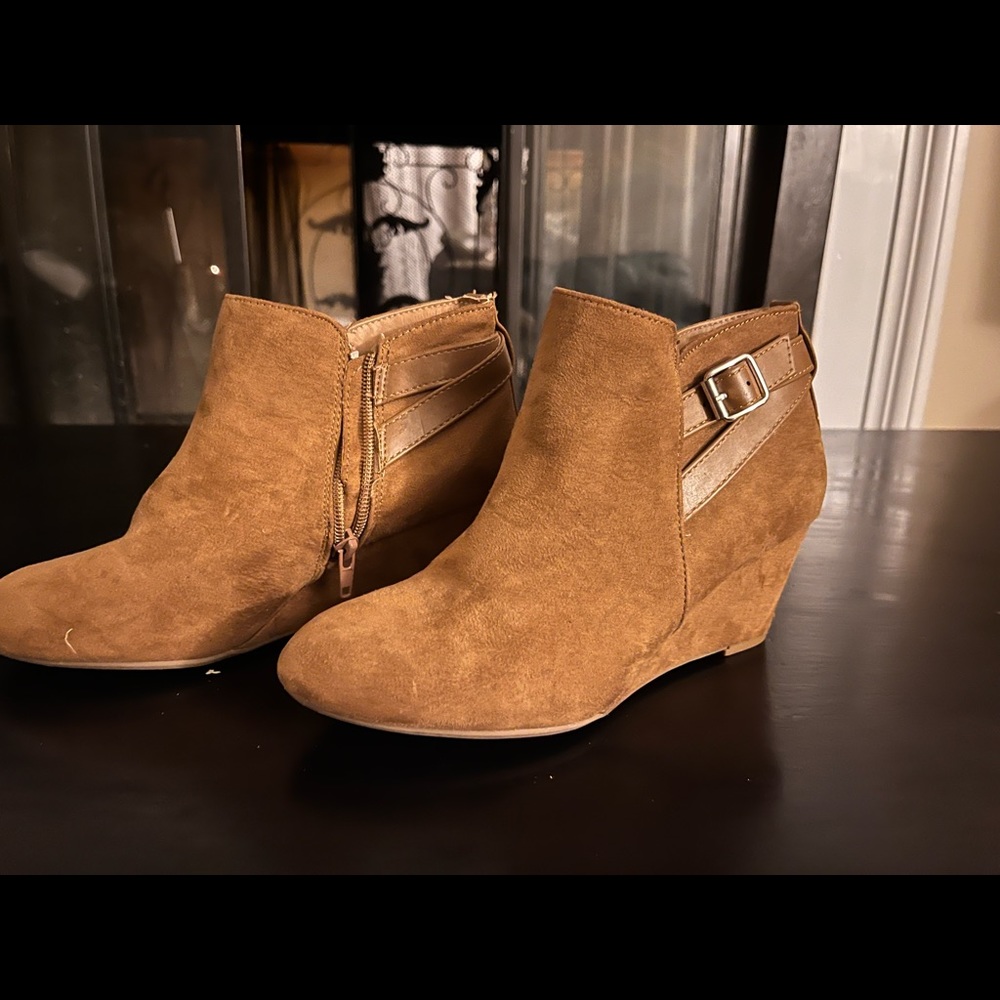 Brown suede cute booties